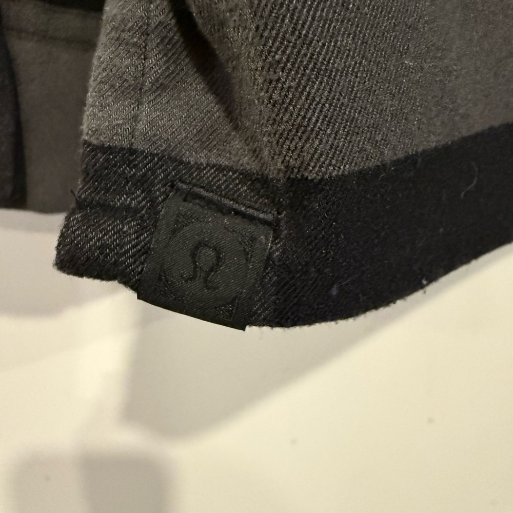 Lululemon Masons Peak Gray Black Plaid Long Sleeve Button Up Flannel Size XL - Picture 4 of 5